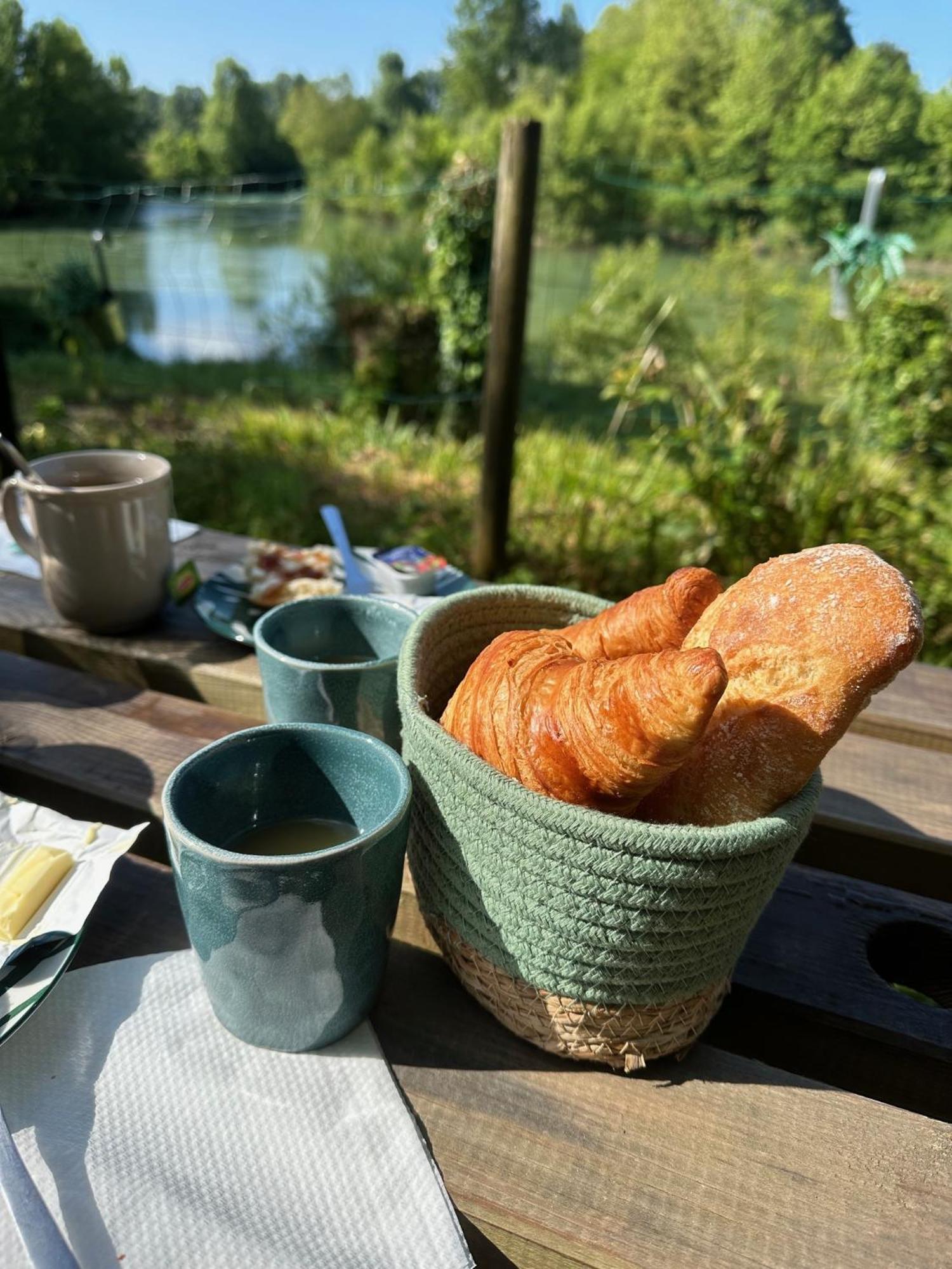 Les Nuits De Cassiopee Bed & Breakfast Sorde-lʼAbbaye Oda fotoğraf